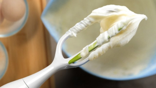 Illustration for article titled A Tiny Battery-Powered Beater That Mixes Better Than a Spatula